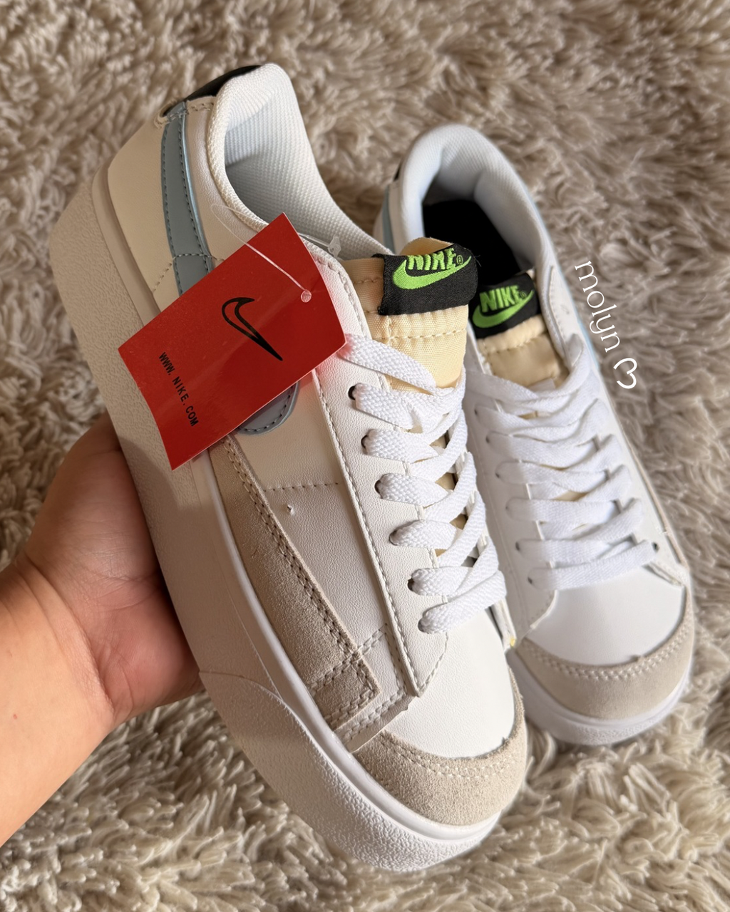 NIKE