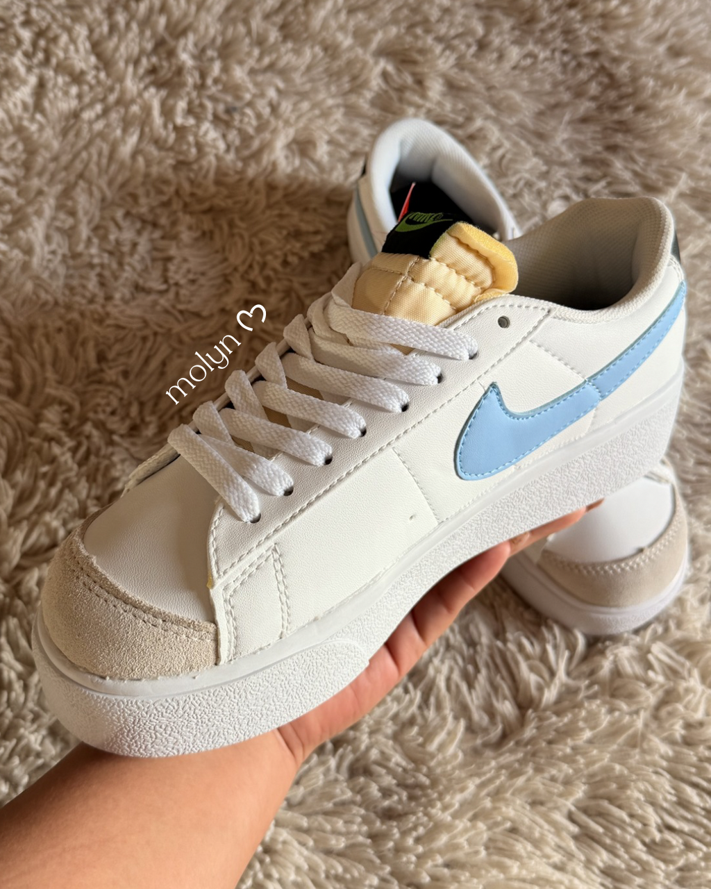 NIKE